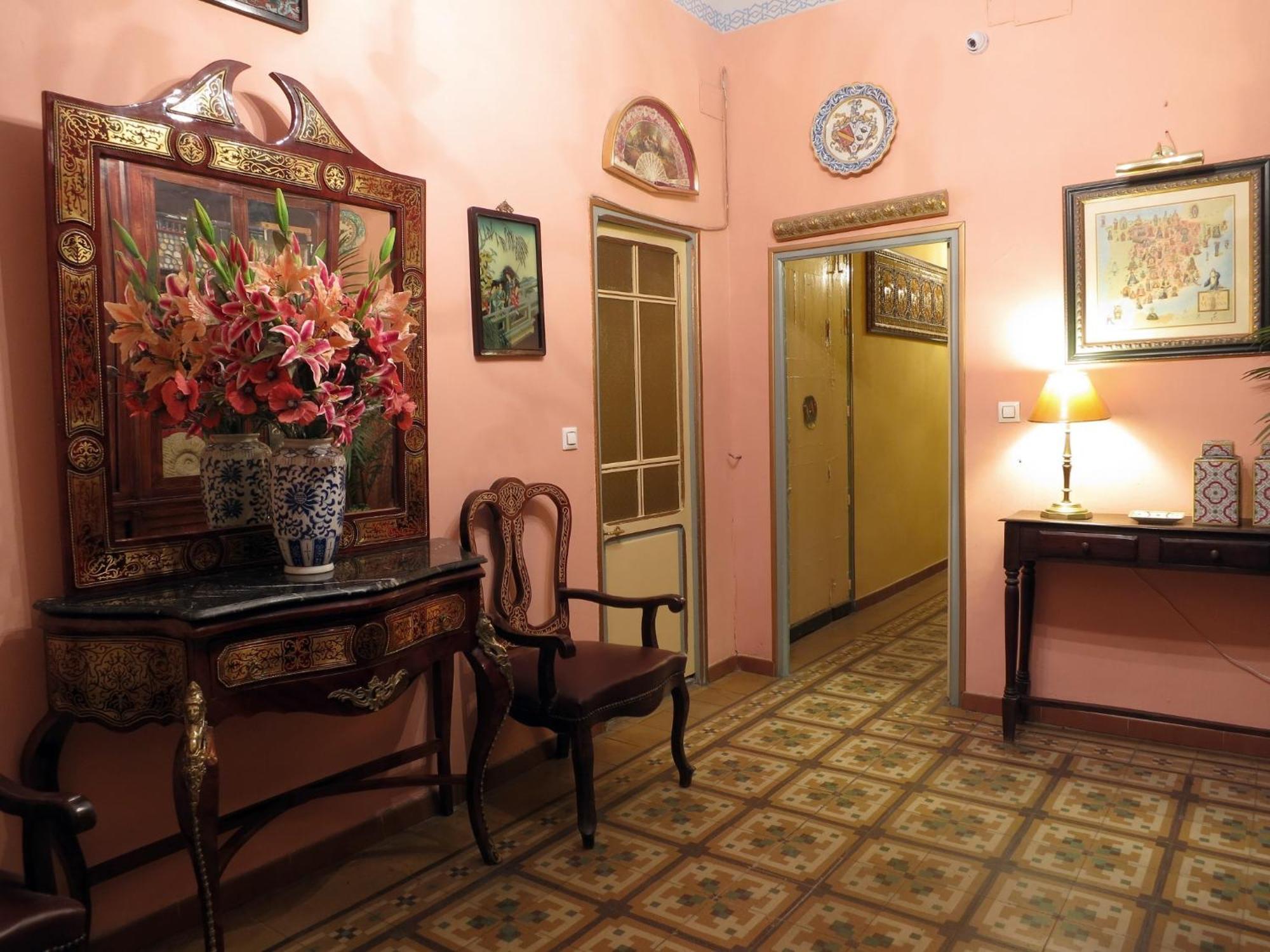 Hostal Horizonte Madrid "Check-In On-Line Recepcion 14H-23H", Madrid